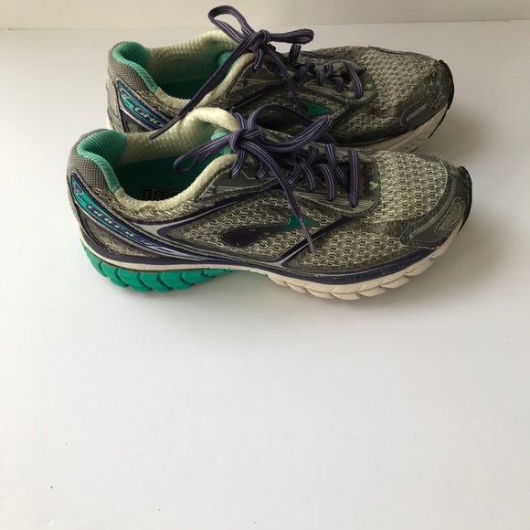 Brooks ghost size 6.5 womens Clearance